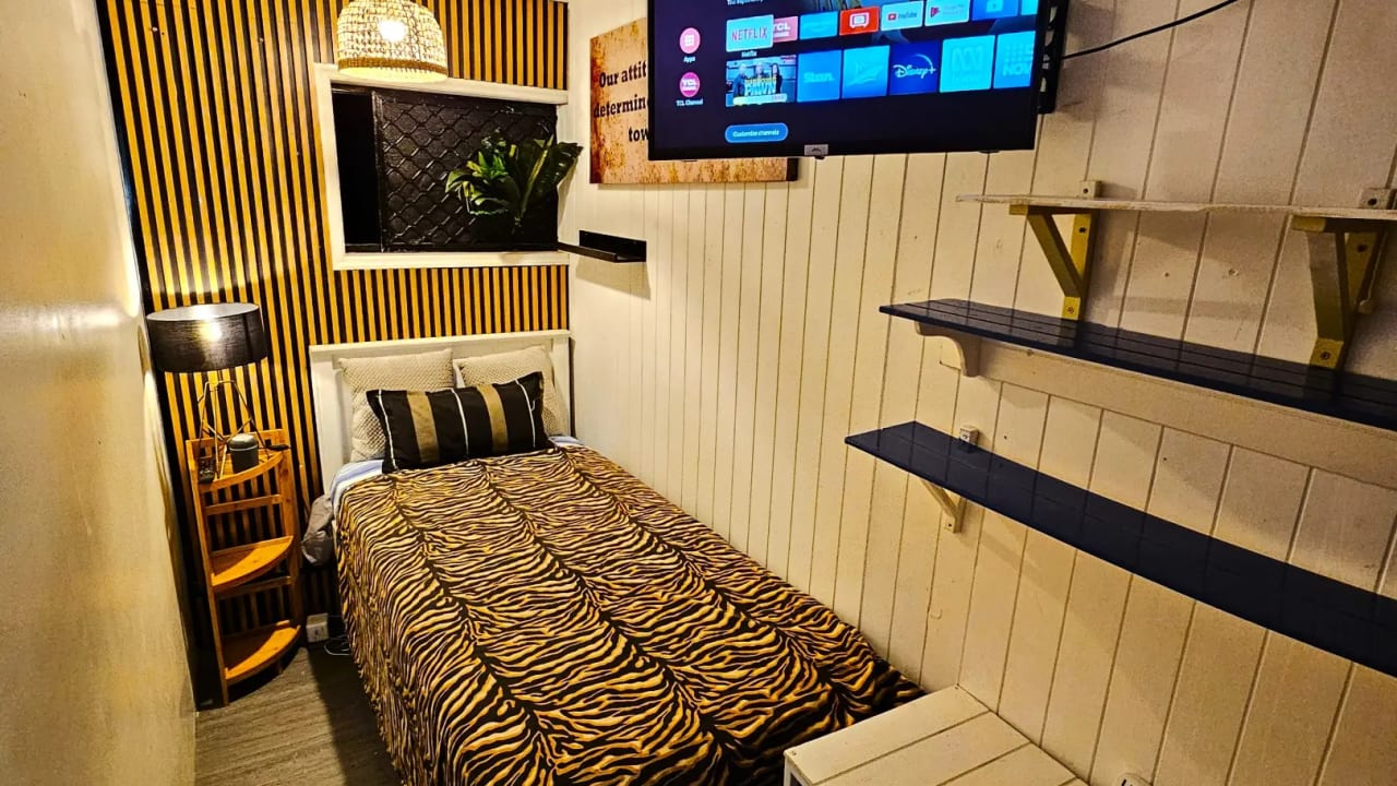 Furnished room in a flatshare