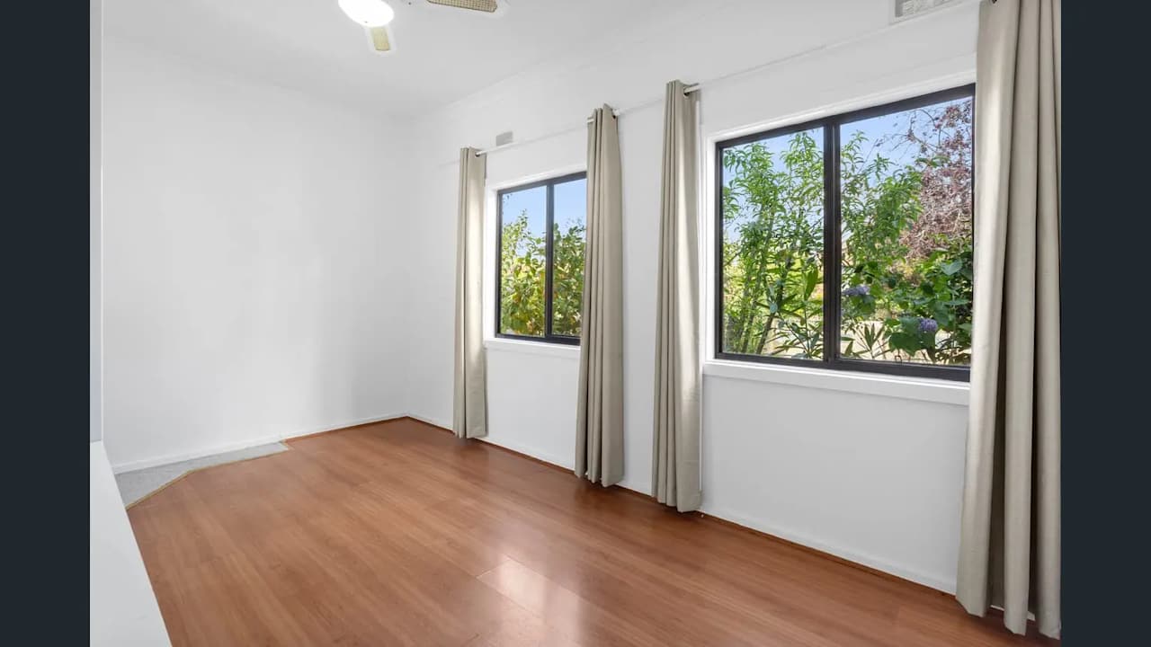 Room in a share house