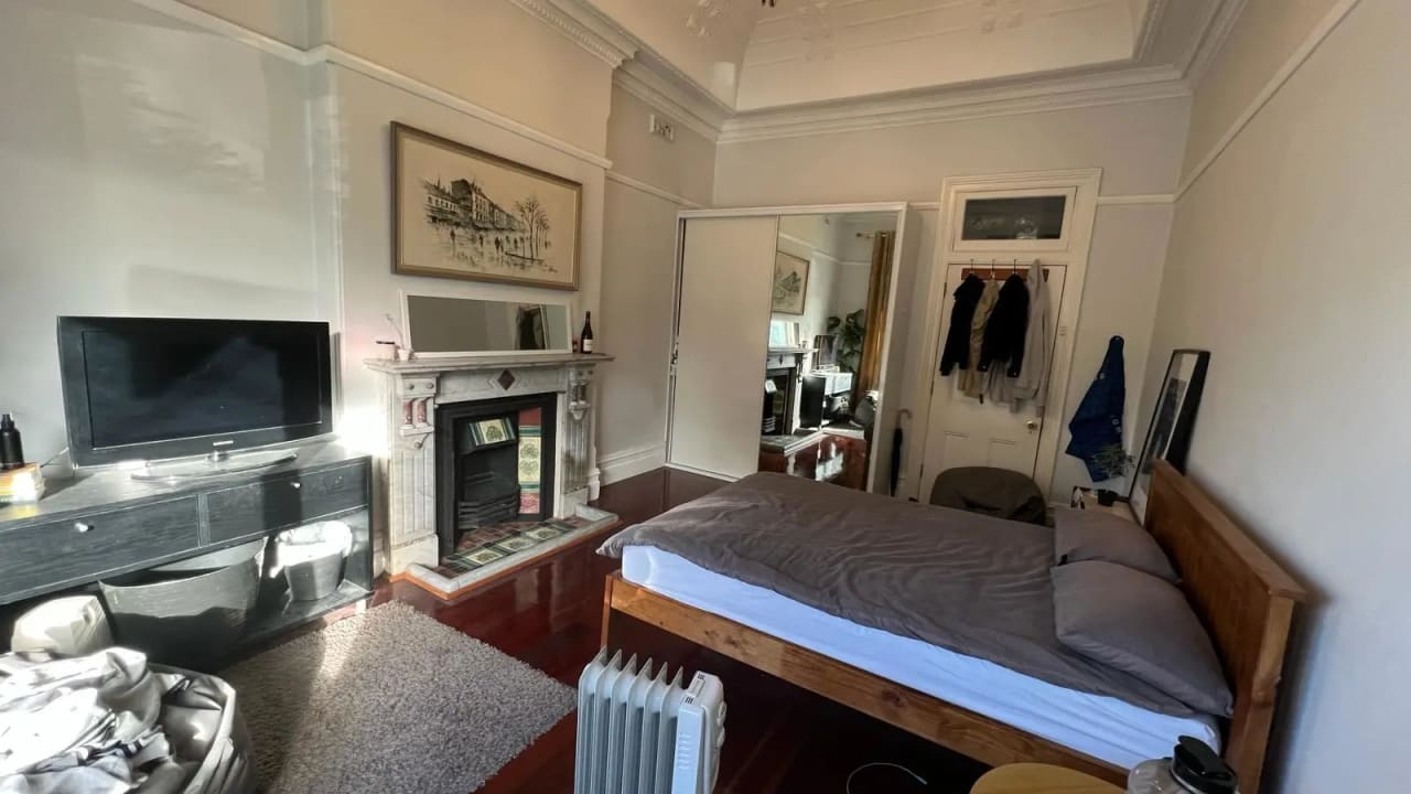 Room in a share house