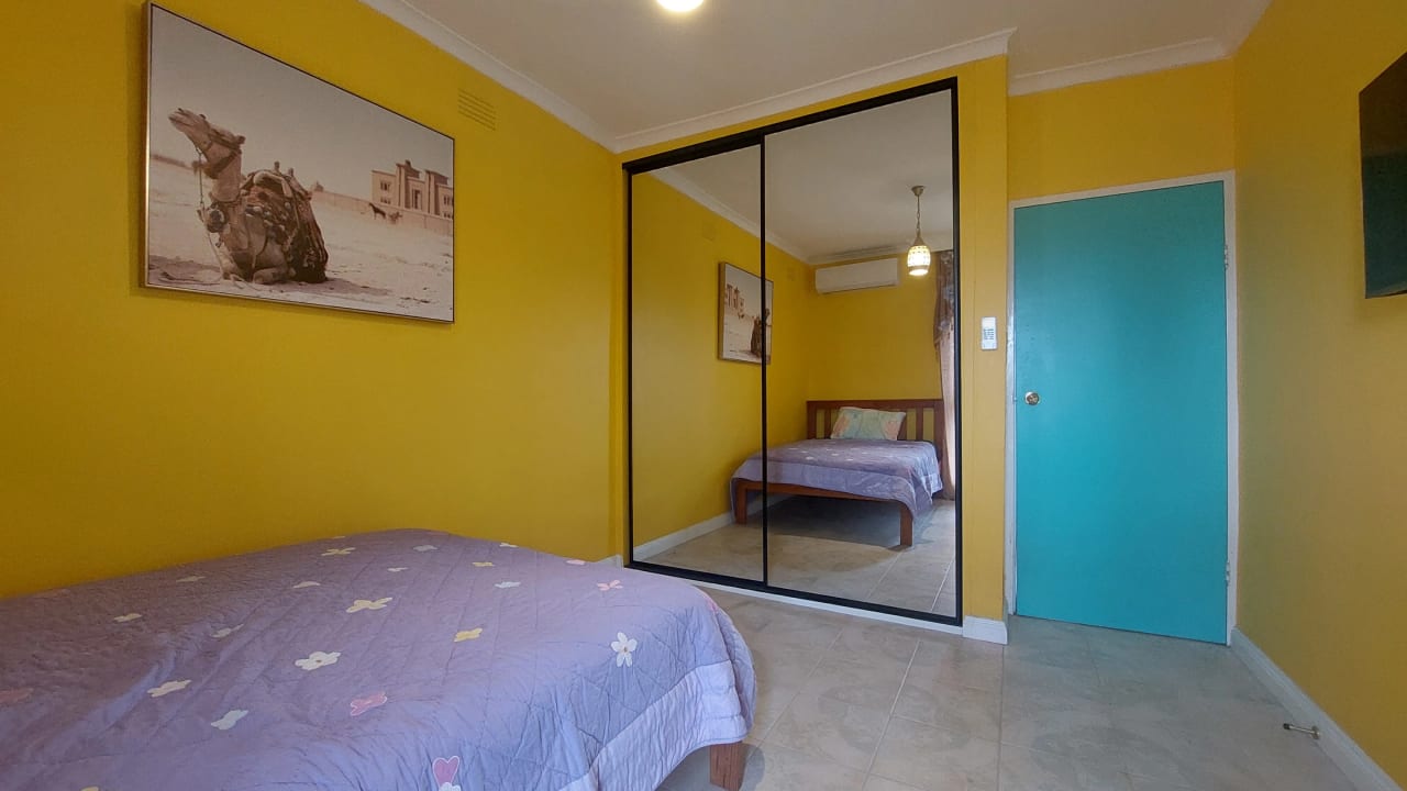 Furnished room in a flatshare