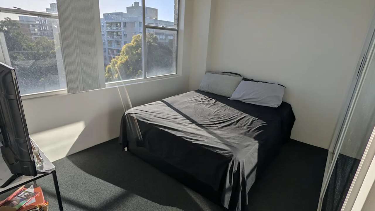 Furnished room in a flatshare