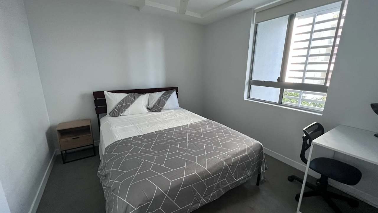 Furnished room in a flatshare