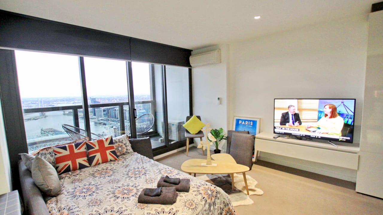 Furnished room with ensuite in a flatshare