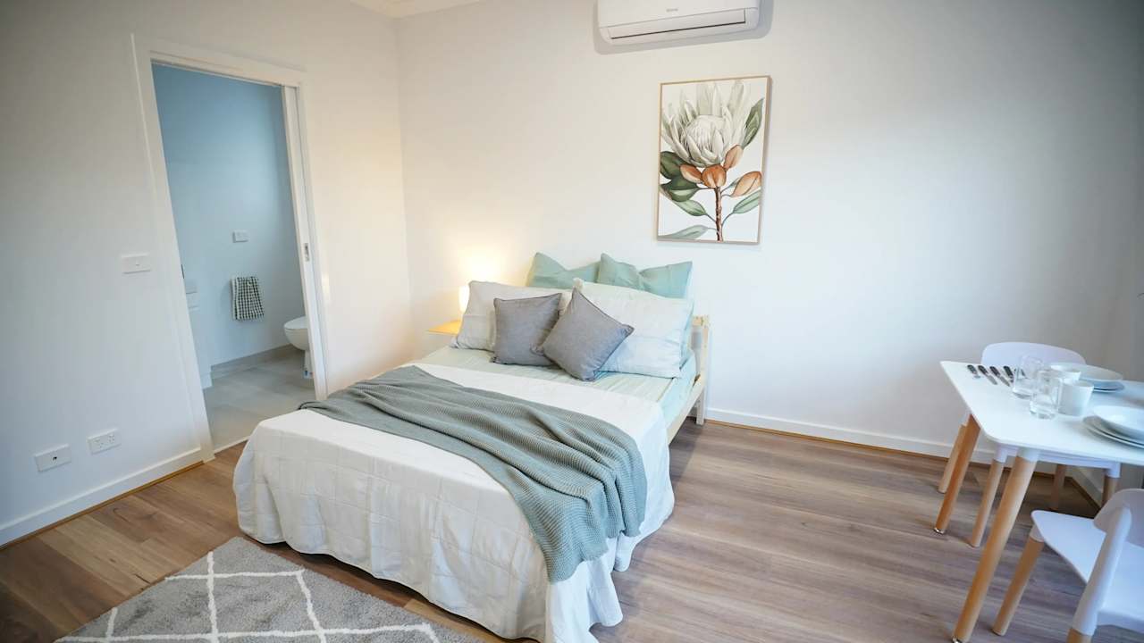 Furnished room with ensuite in a flatshare