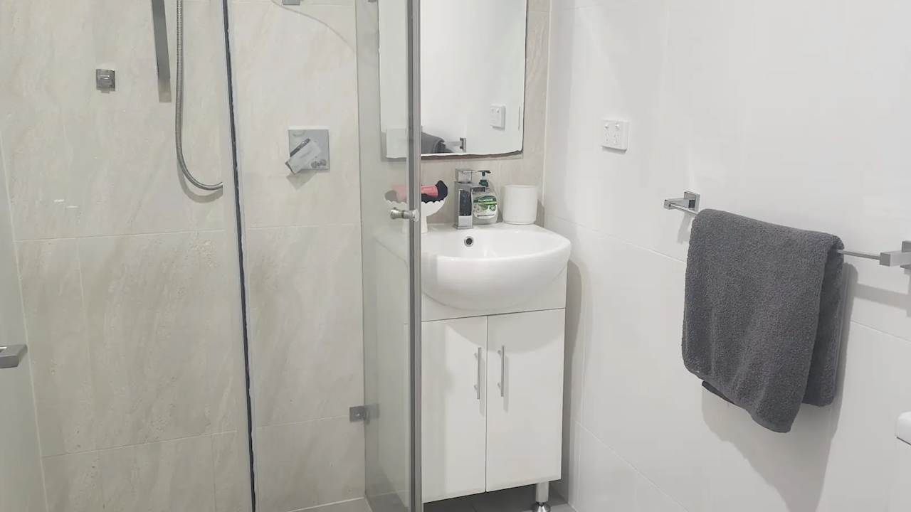 Furnished room with ensuite in a flatshare