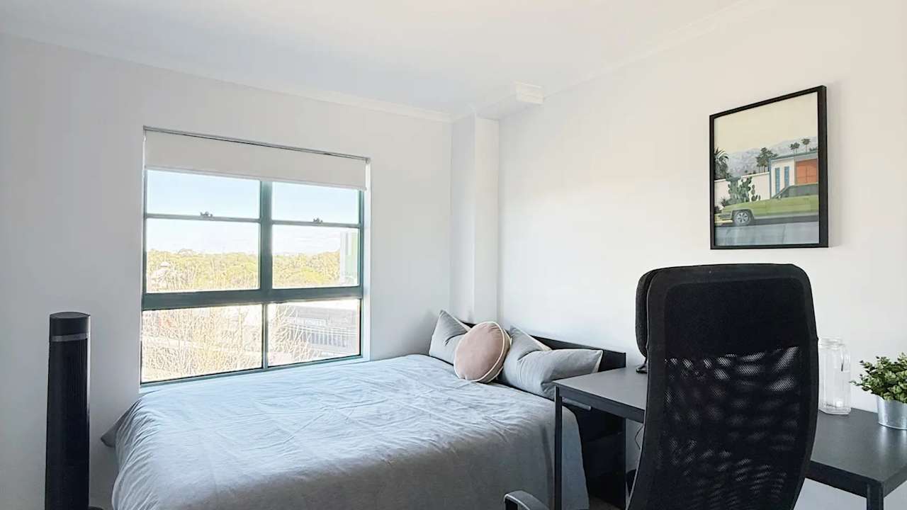 Furnished room in a flatshare