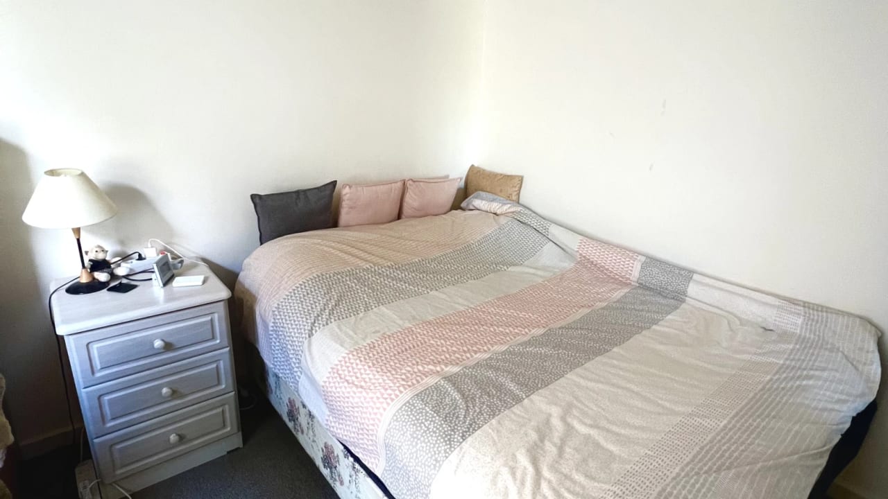 Furnished room in a flatshare