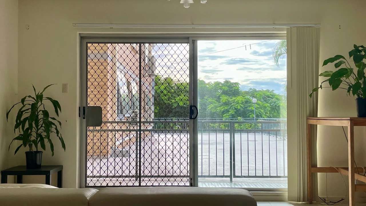 Unfurnished room in a flatshare