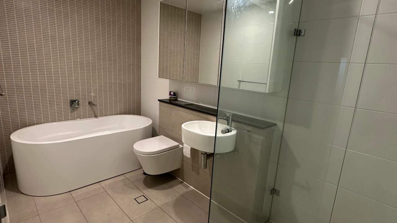 Furnished room with ensuite in a flatshare