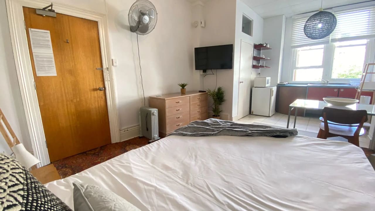 Furnished room studio flat for rent