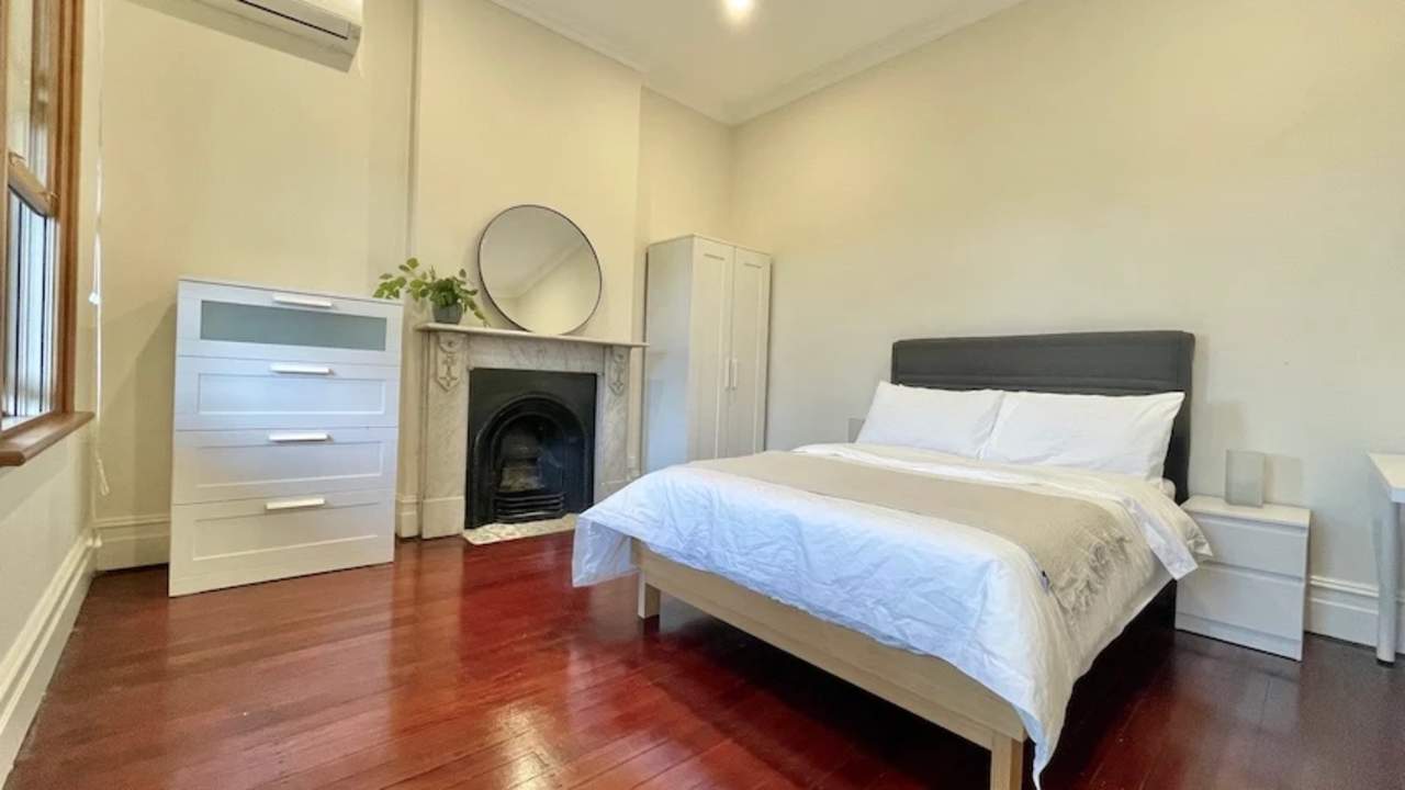 Furnished room in a share house