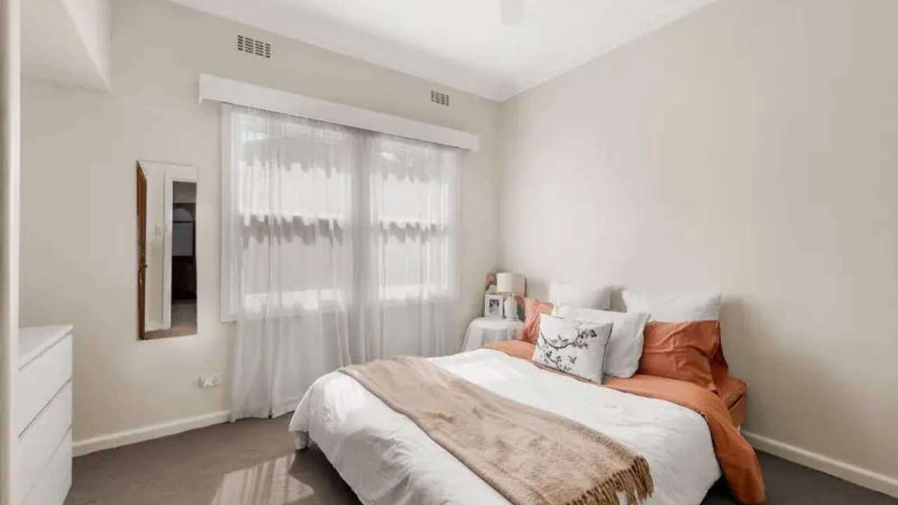 Room in a share house