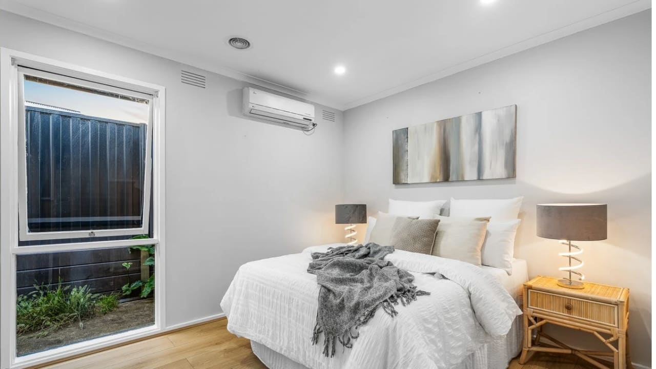 Furnished room in a share house