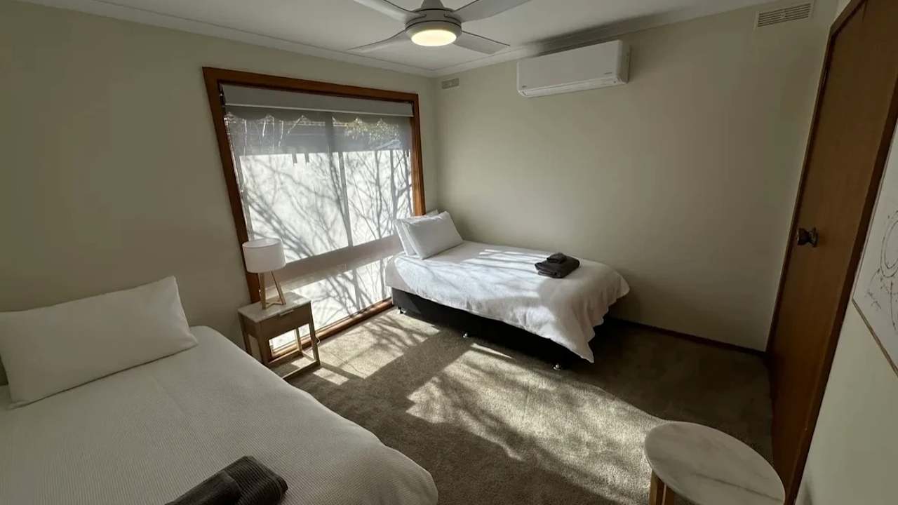 Furnished room in a flatshare