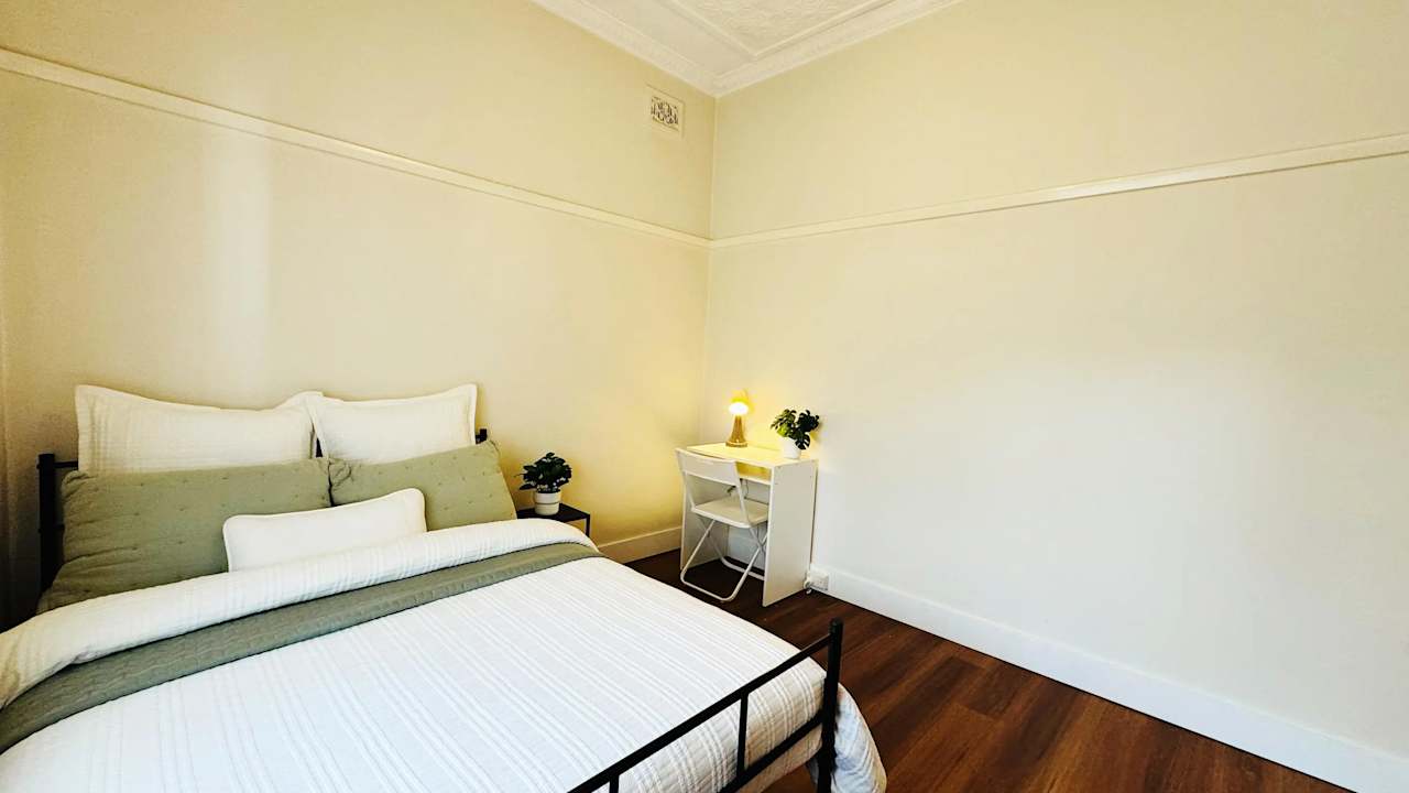 Furnished room in a flatshare