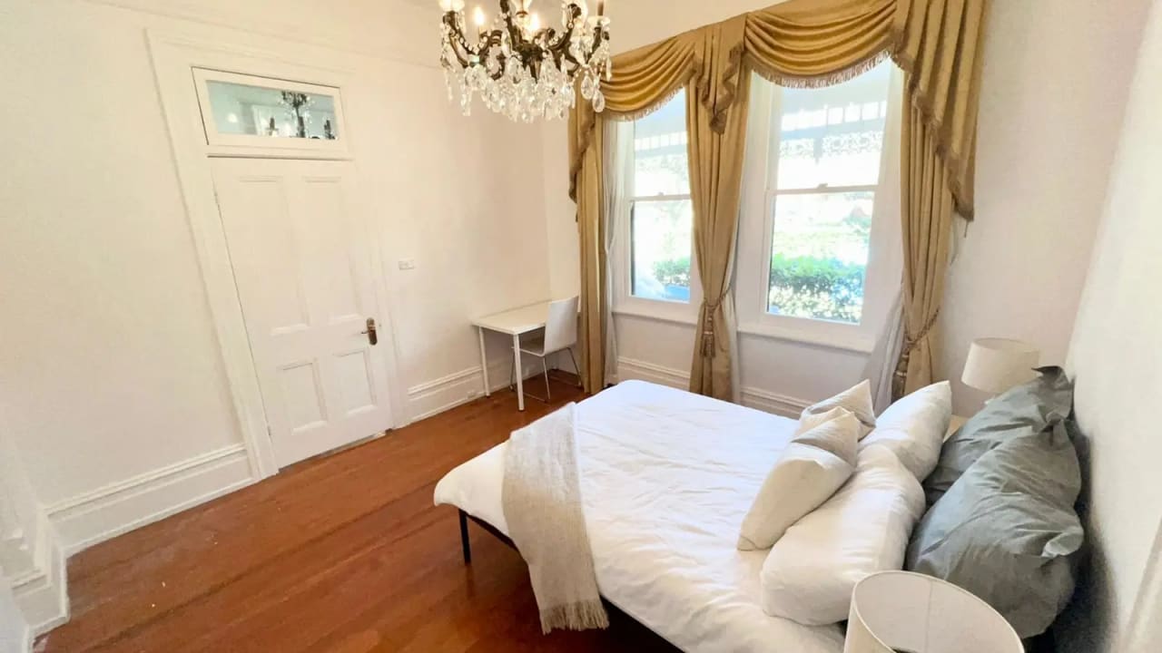 Room in a share house
