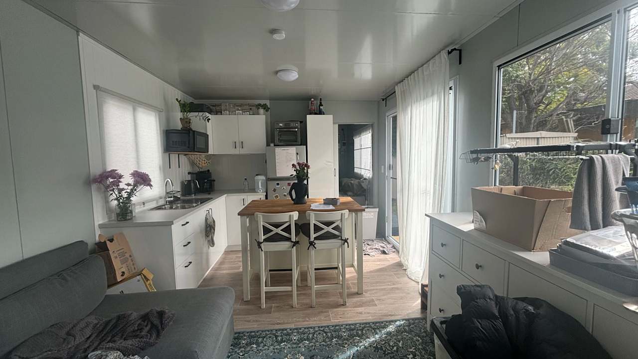 Whole property with 1 room for rent