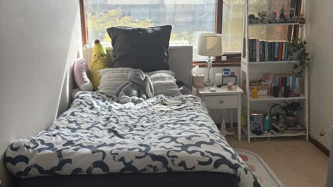 Furnished room in a share house