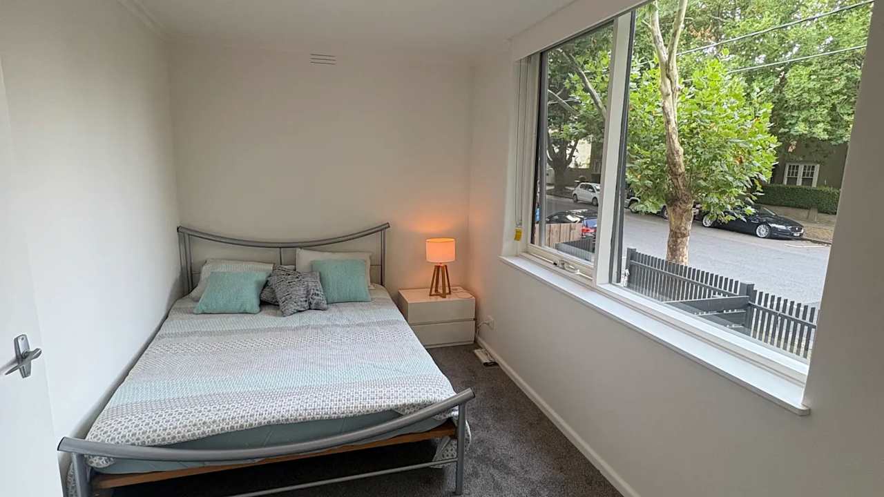 Furnished room in a flatshare