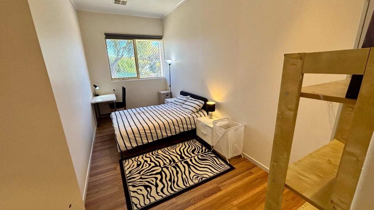 Room in a share house