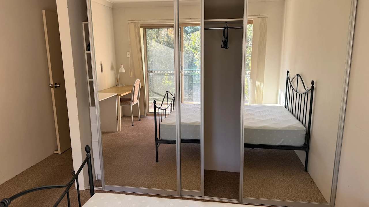 Furnished room in a flatshare