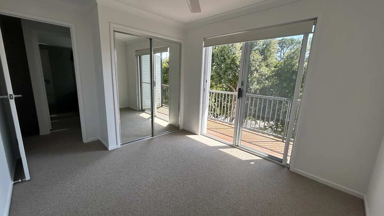 Unfurnished room in a flatshare