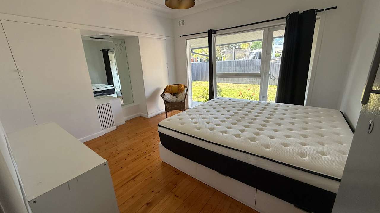 Room in a share house
