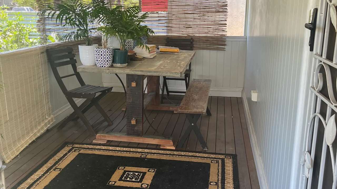 Room in a share house