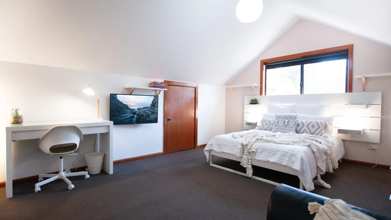 Furnished room in a share house