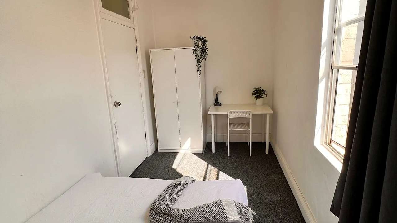 Furnished room in a share house