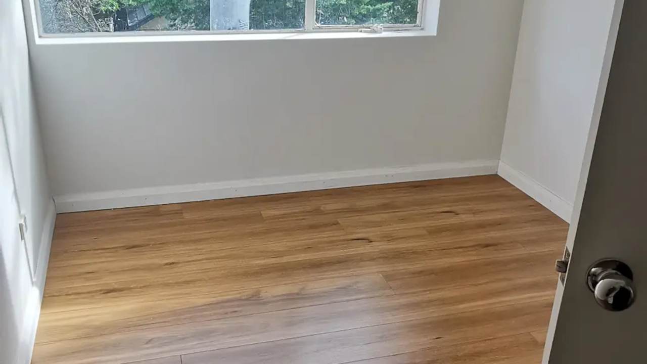Unfurnished room in a flatshare
