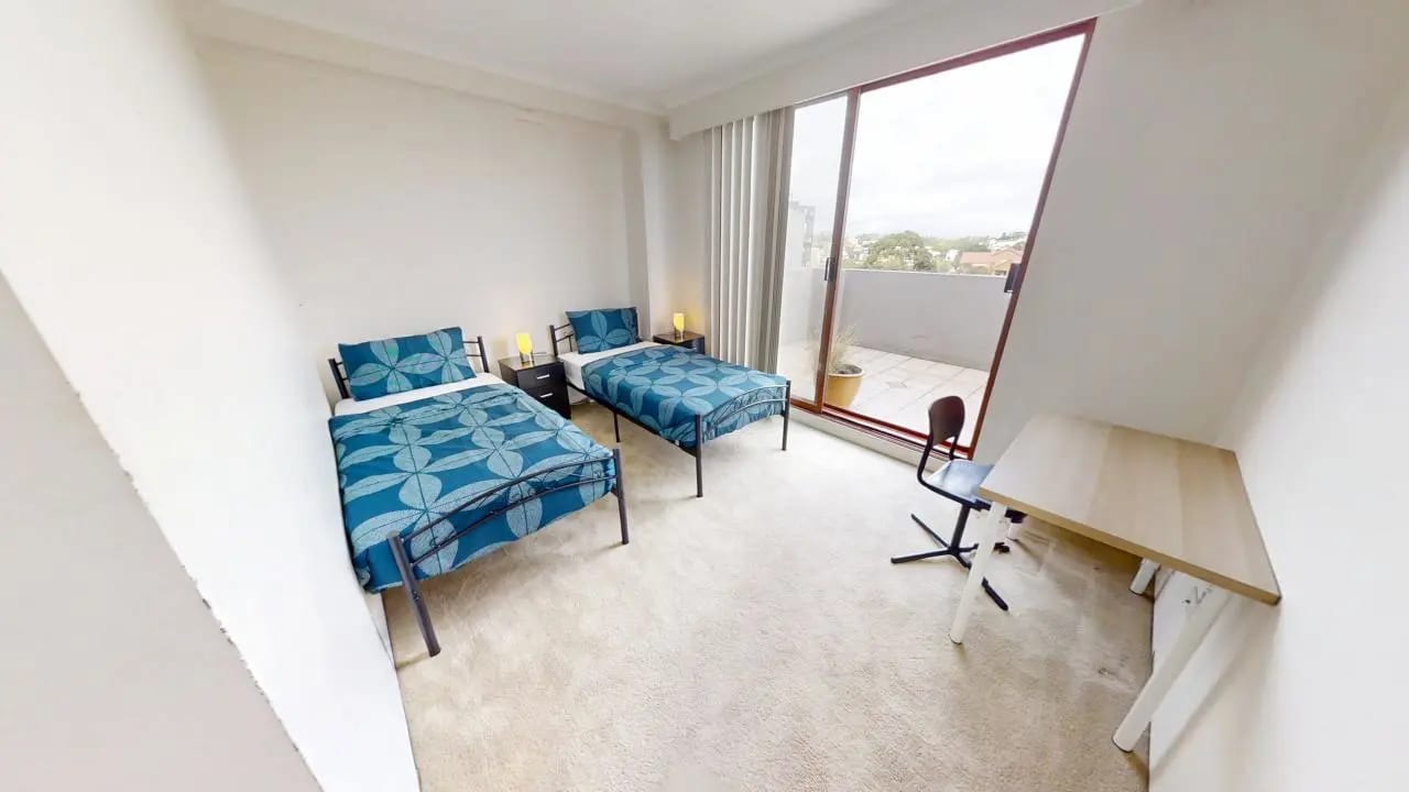 Furnished room with ensuite in a flatshare