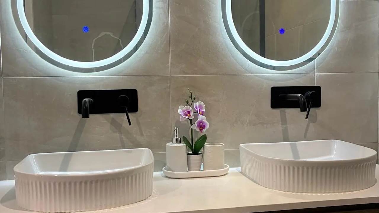 Furnished room with ensuite in a share house