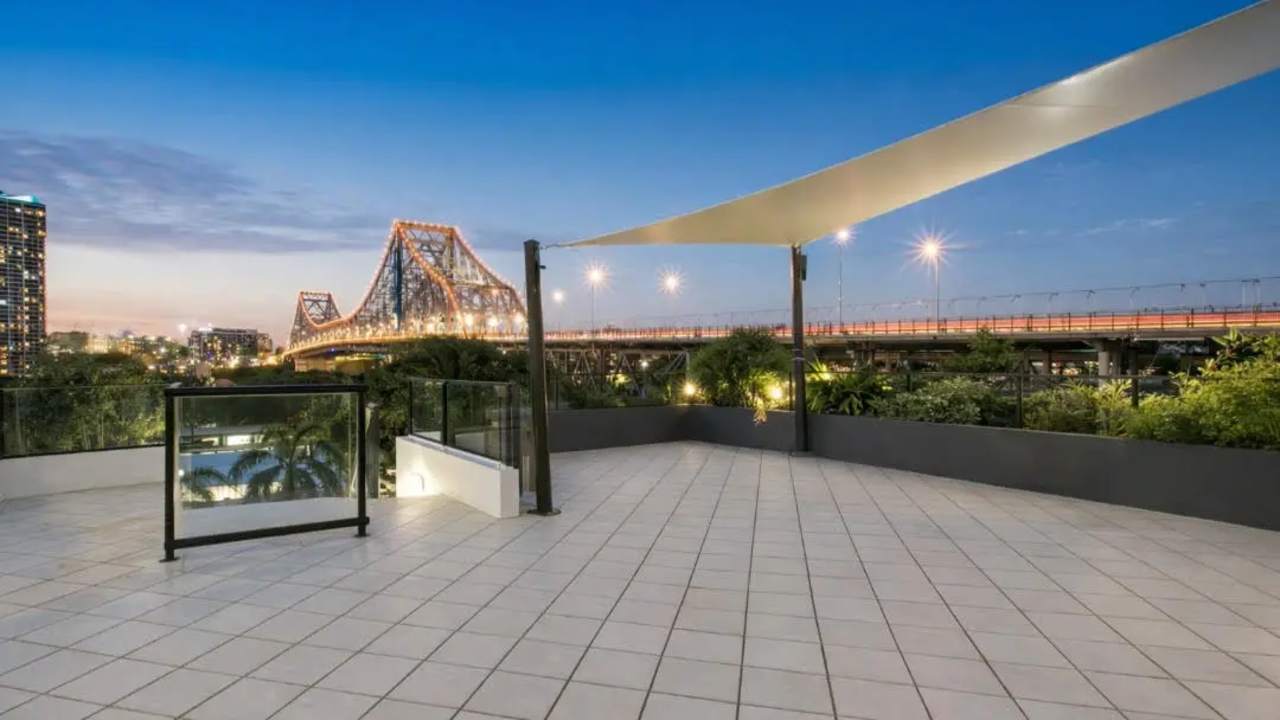 Unfurnished room with own bathroom