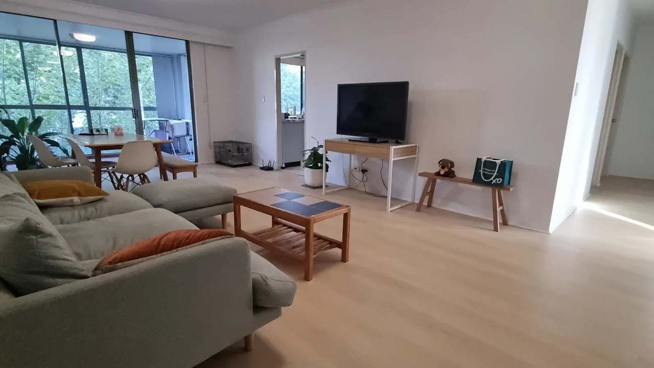 Unfurnished room in a flatshare