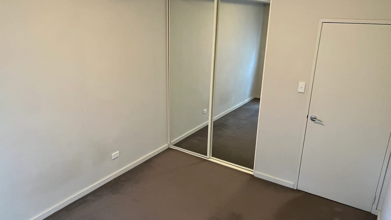 Unfurnished room with own bathroom