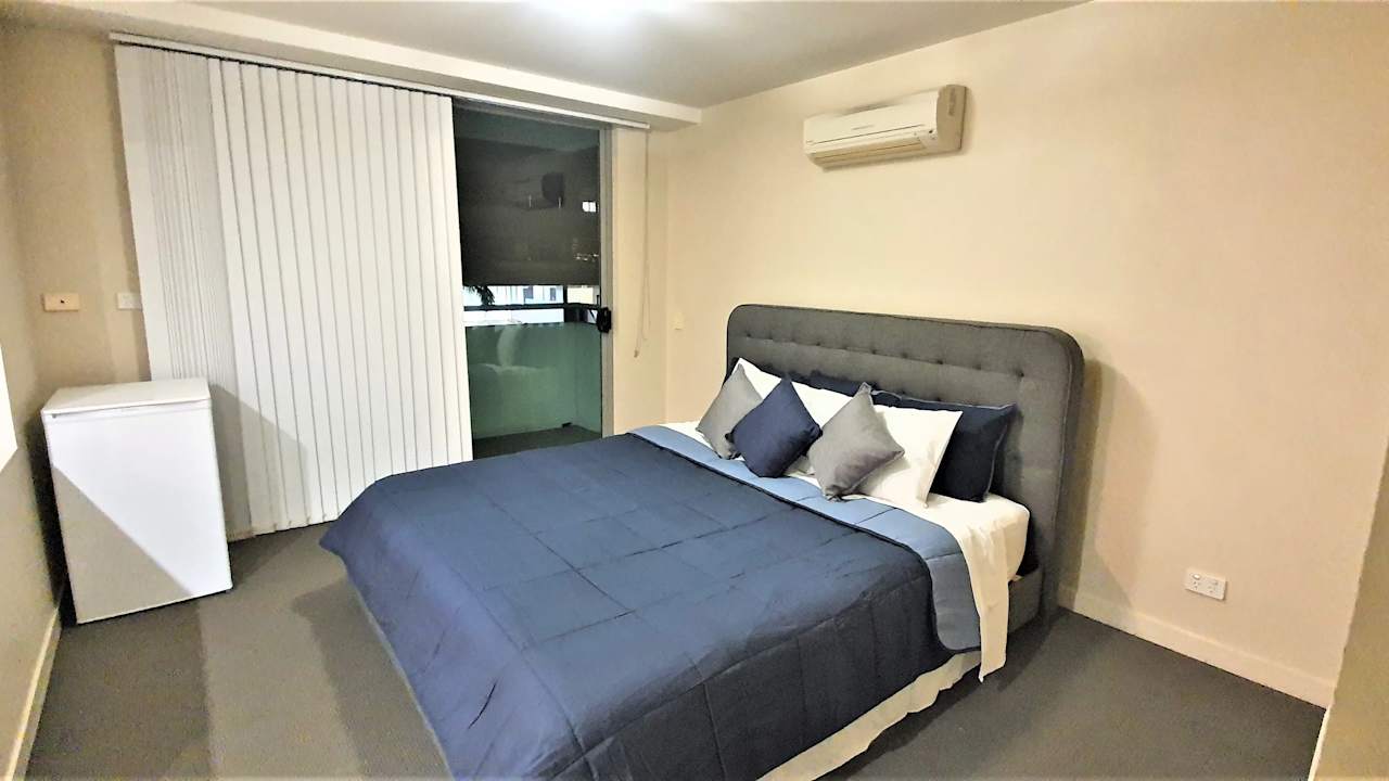Furnished room with ensuite in a flatshare