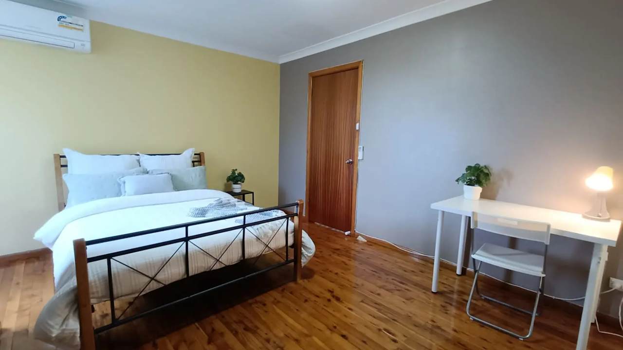 Furnished room in a flatshare