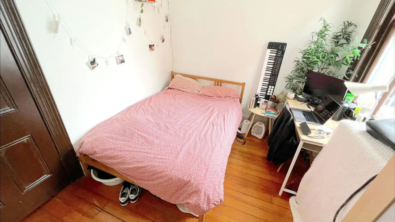 Room in a share house