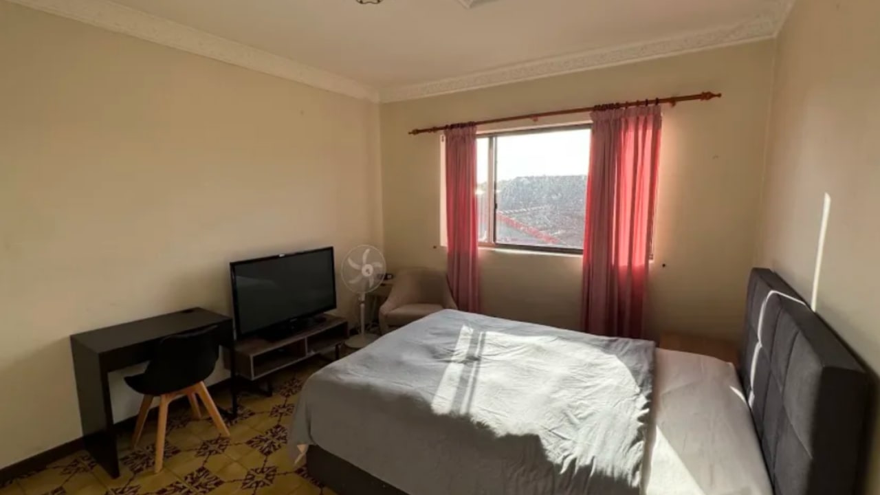 Room in a share house