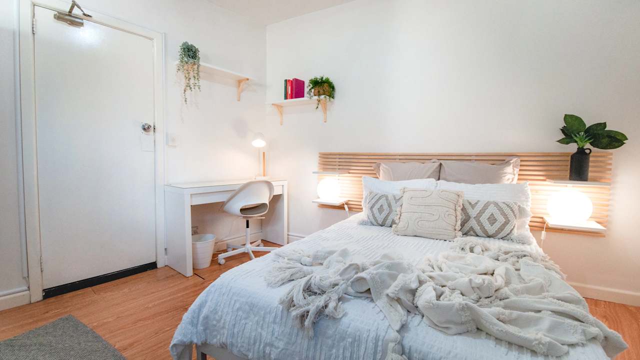 Furnished room in a share house