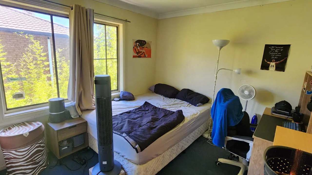 Room in a share house