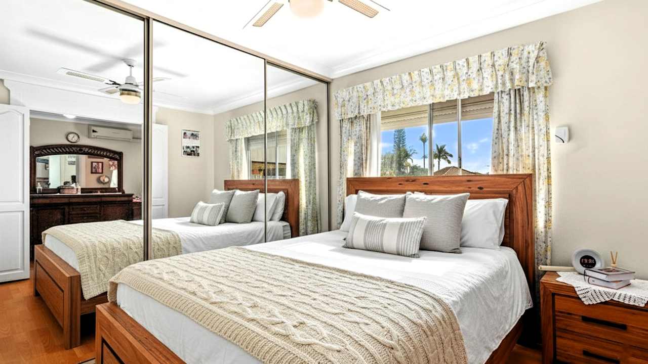 Furnished room in a share house