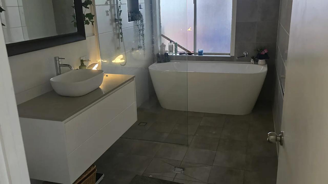 Furnished room with own bathroom