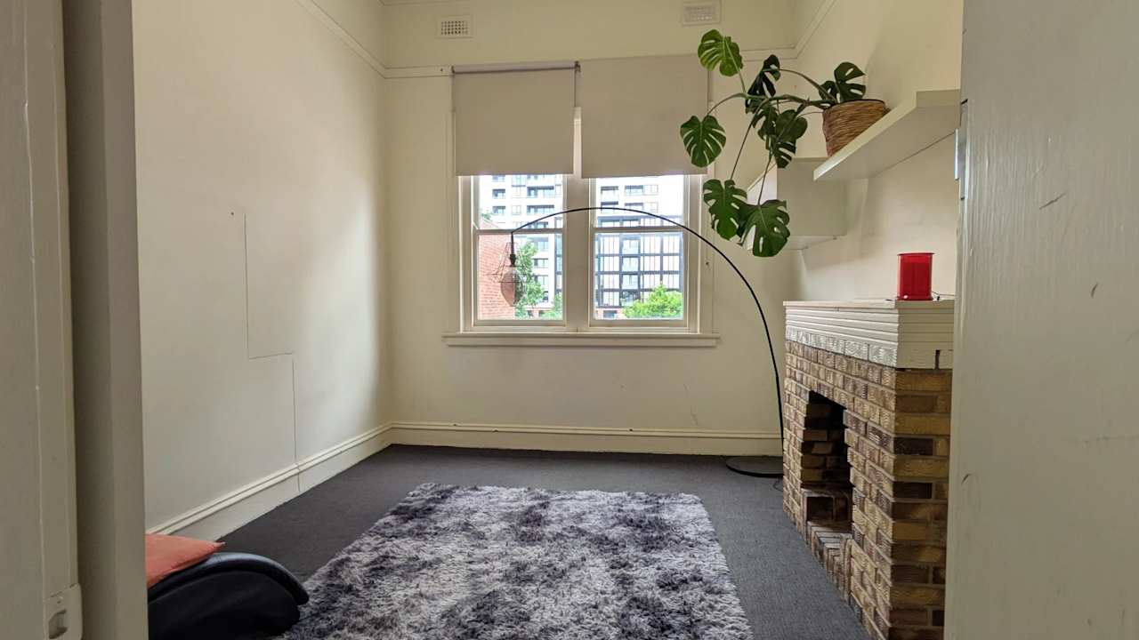 Furnished room in a flatshare