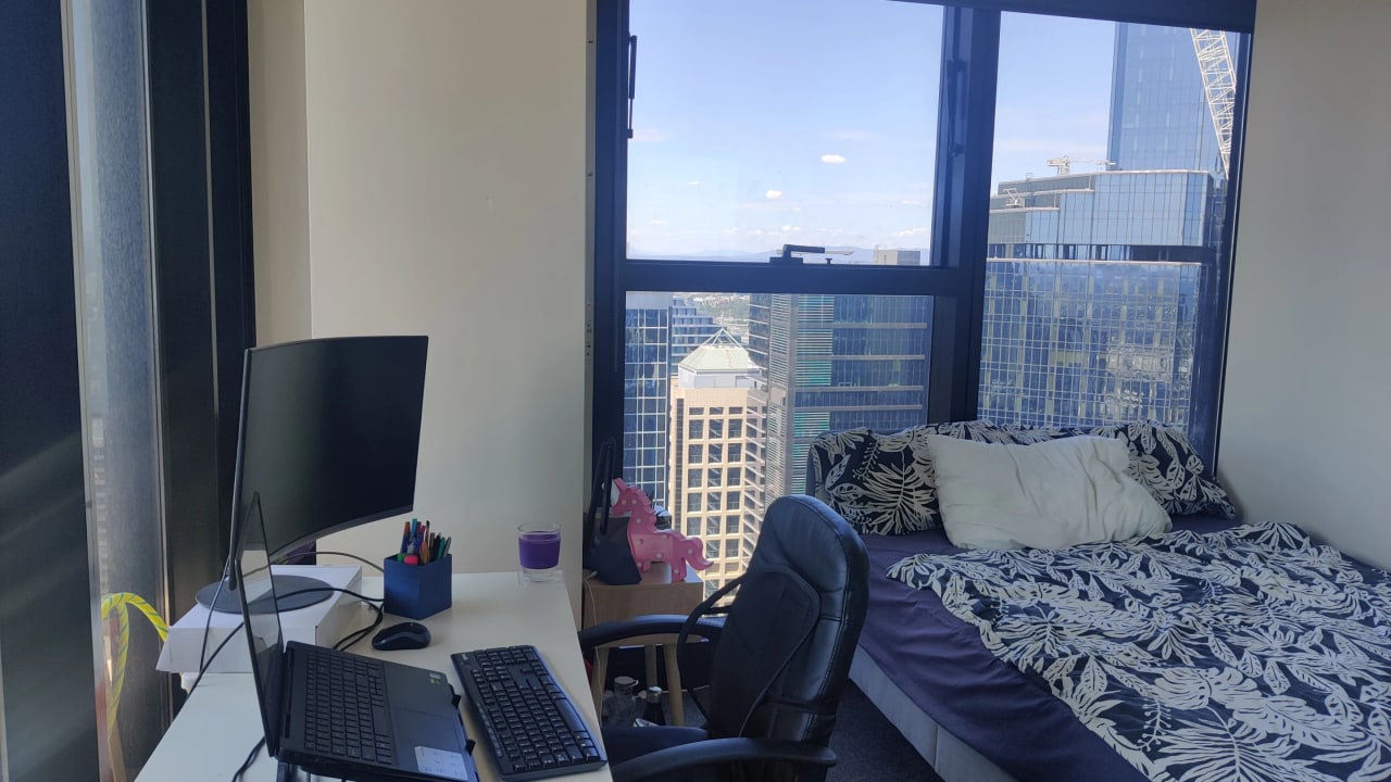 Furnished room in a flatshare