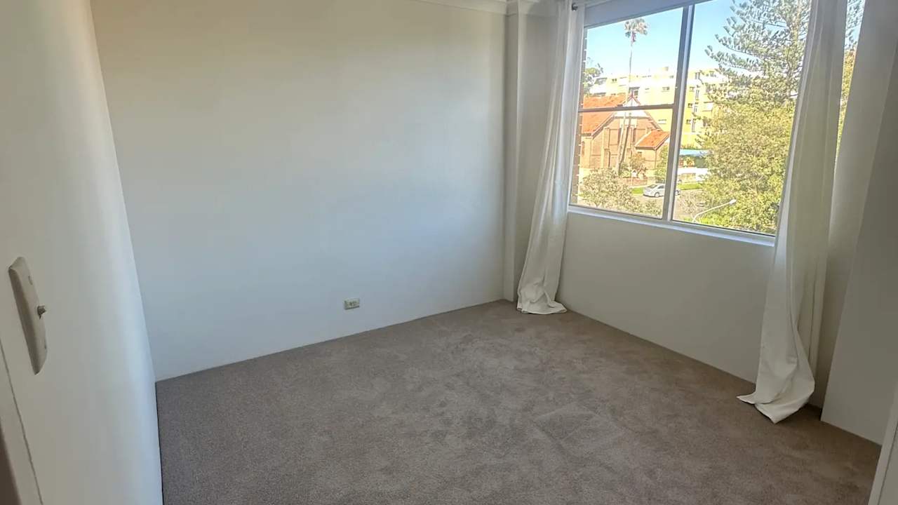 Unfurnished room in a flatshare