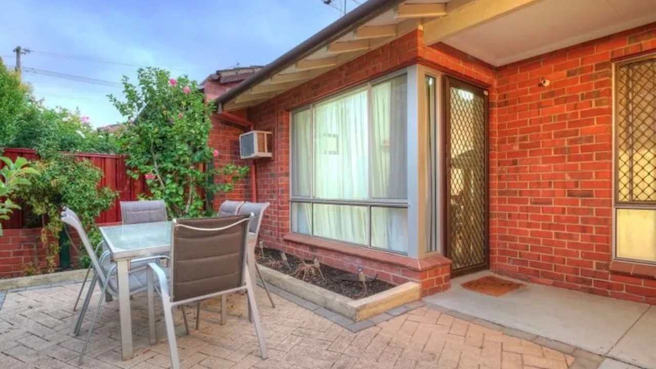 Whole property with 2 rooms for rent