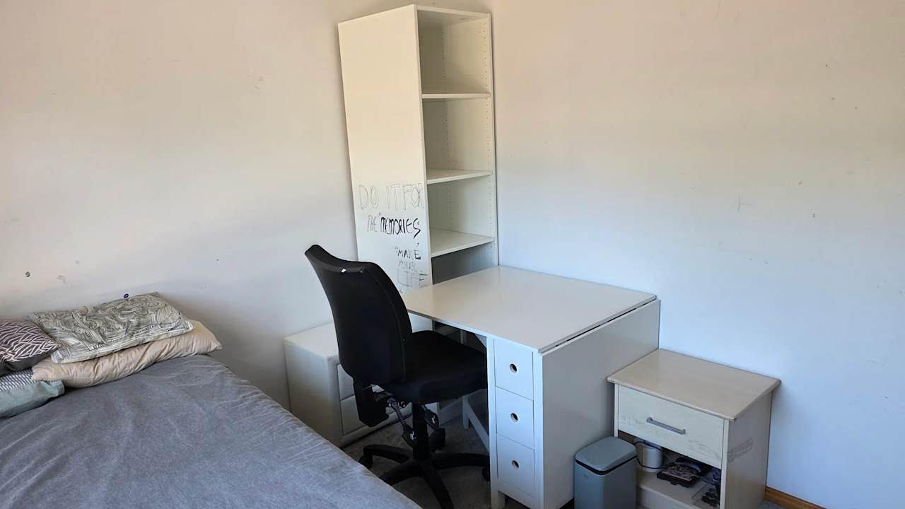 Room in a share house