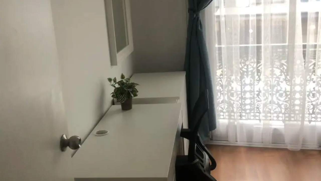 Furnished room in a share house